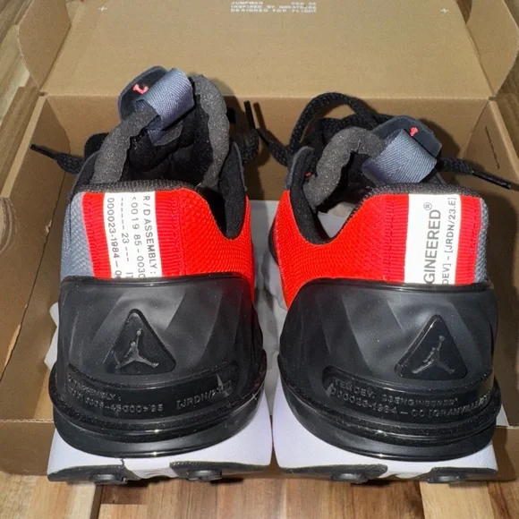 Nike Men's Black and Red Athletic Shoes